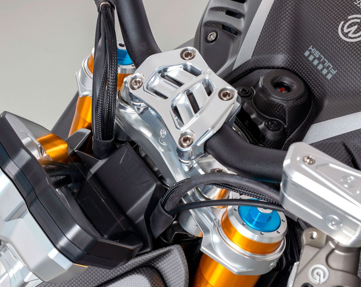 Motocorse Billet Upper Handlebar Clamp for Ducati Streetfighter V4 / V2 Motocorse Billet Upper Handlebar Clamp for Ducati Streetfighter V4 / V2